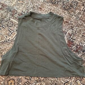 Women's Lululemon Olive Green Crop Sleeveless Tank Size 6 gently worn